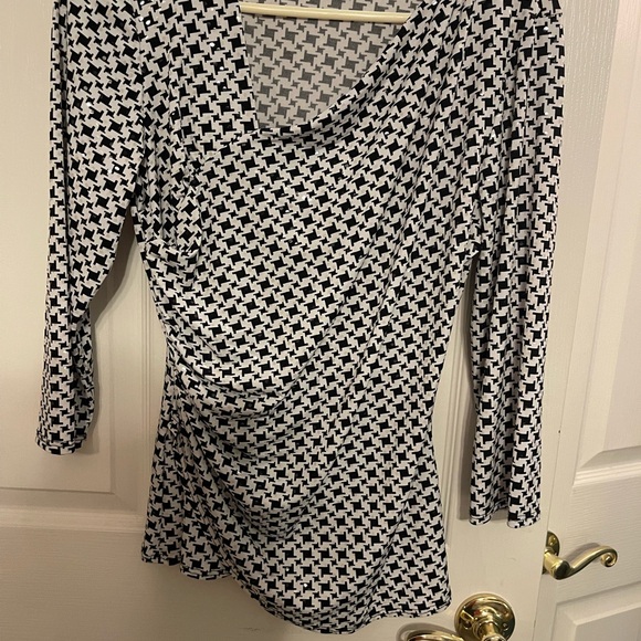 Chic Black and White Women's Blouse - Picture 6 of 8